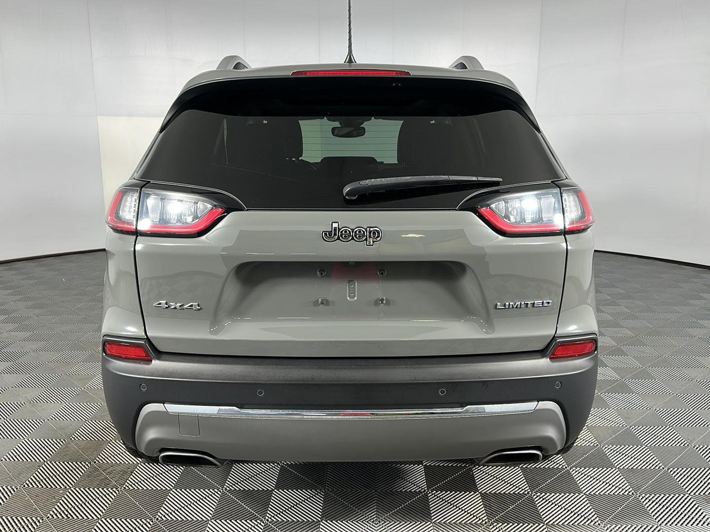 Used 2021 Sting-Gray Clearcoat Jeep Limited image 6