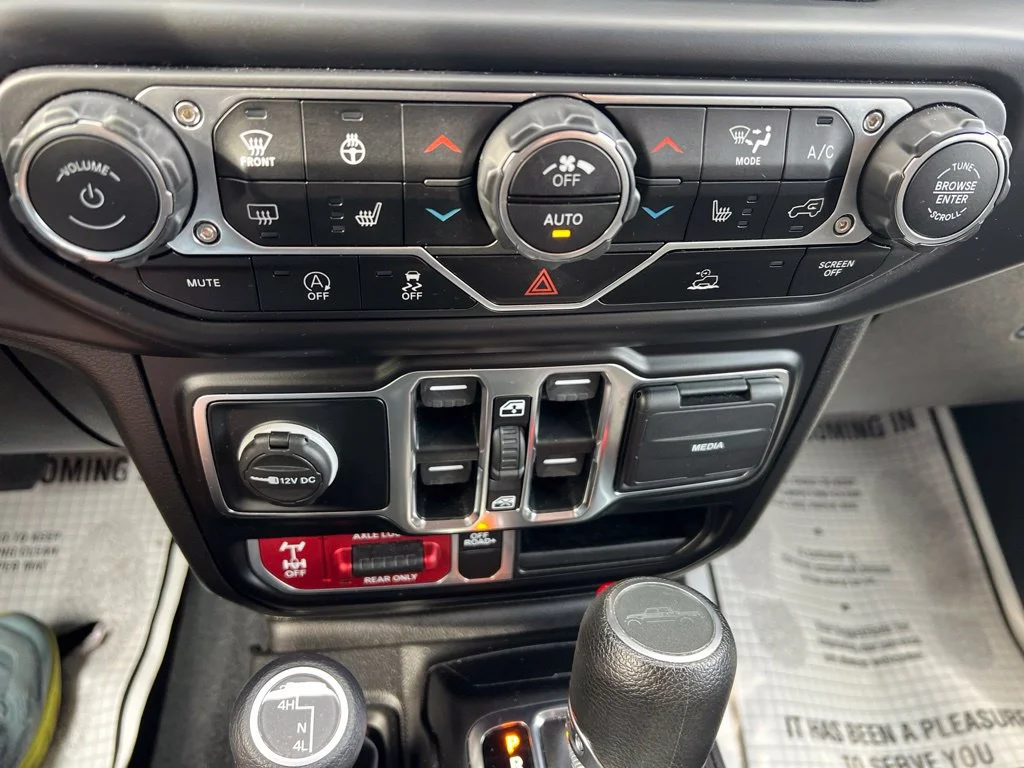 Certified Used 2022 White Jeep Mojave image 33