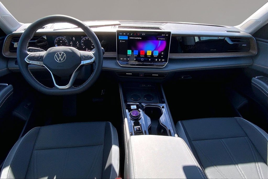 New 2027 Opal White Pearl Volkswagen SE image 5