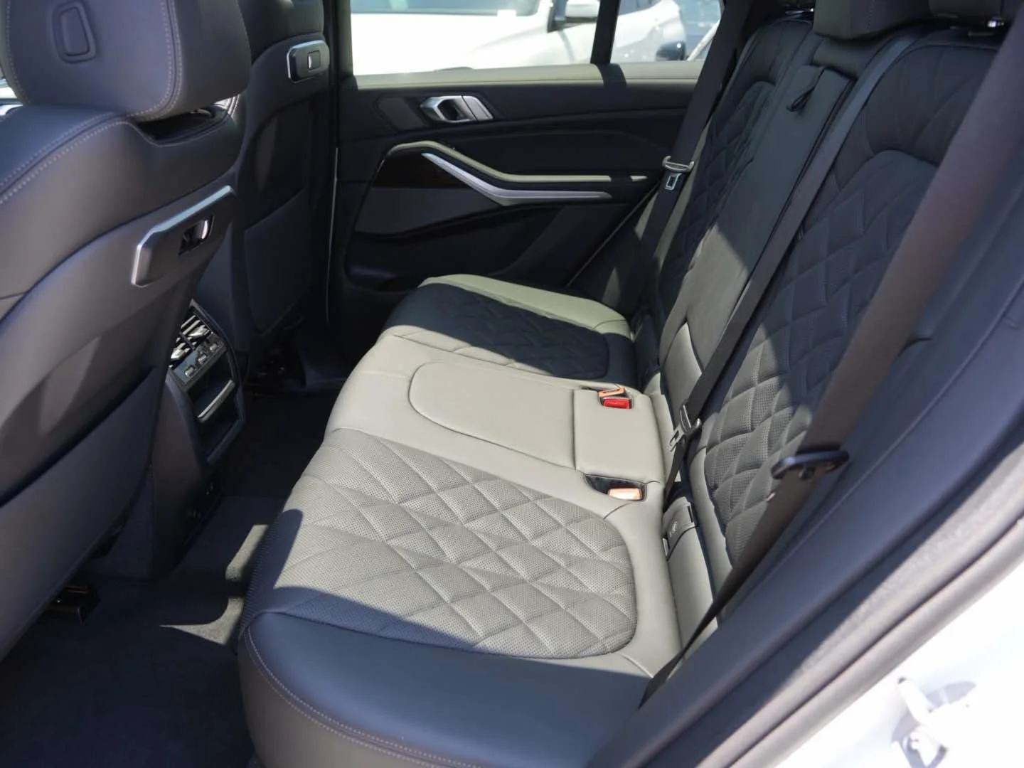New 2026 Alpine White BMW sDrive40i image 11
