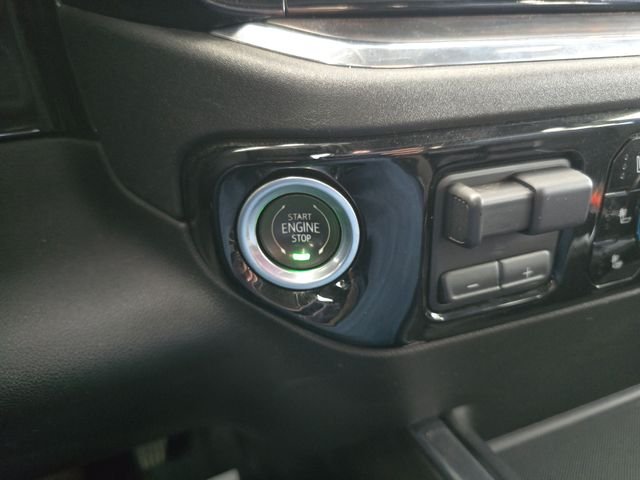 Used 2024 White GMC SLT image 24