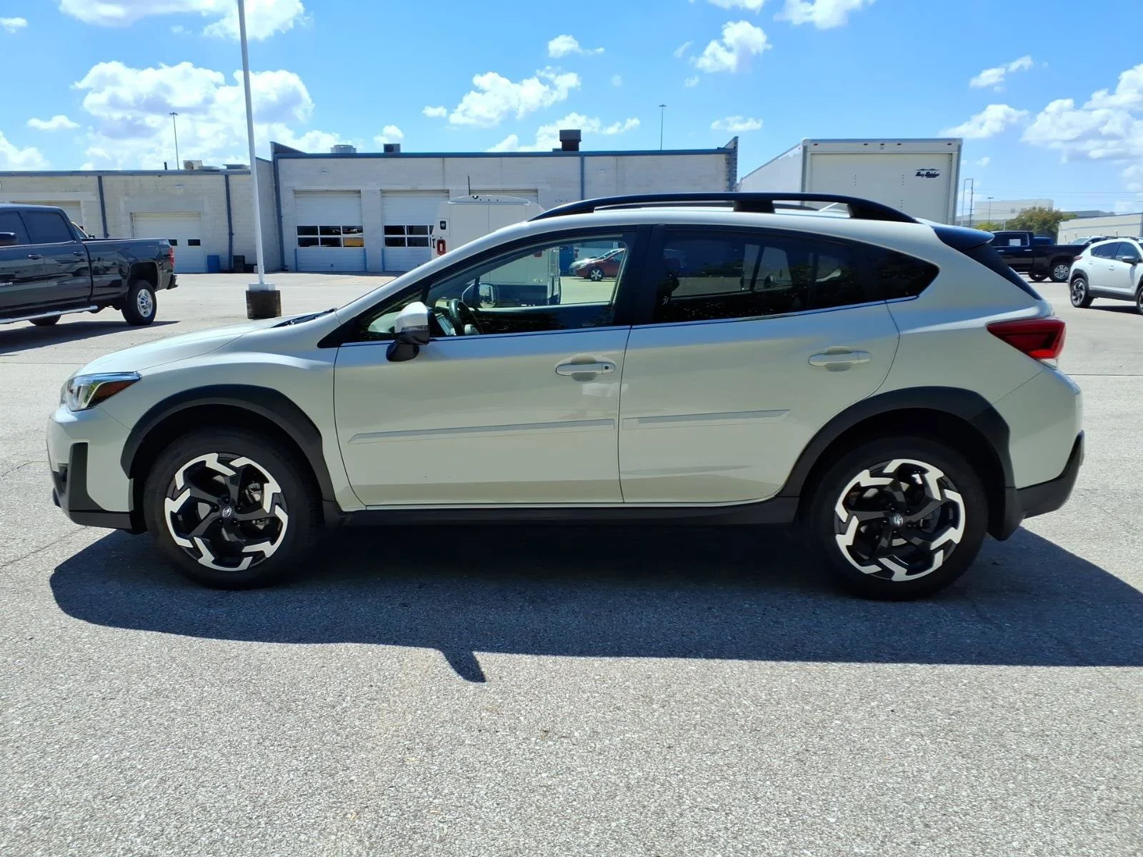 Used 2021 Crystal White Pearl Subaru Limited image 4