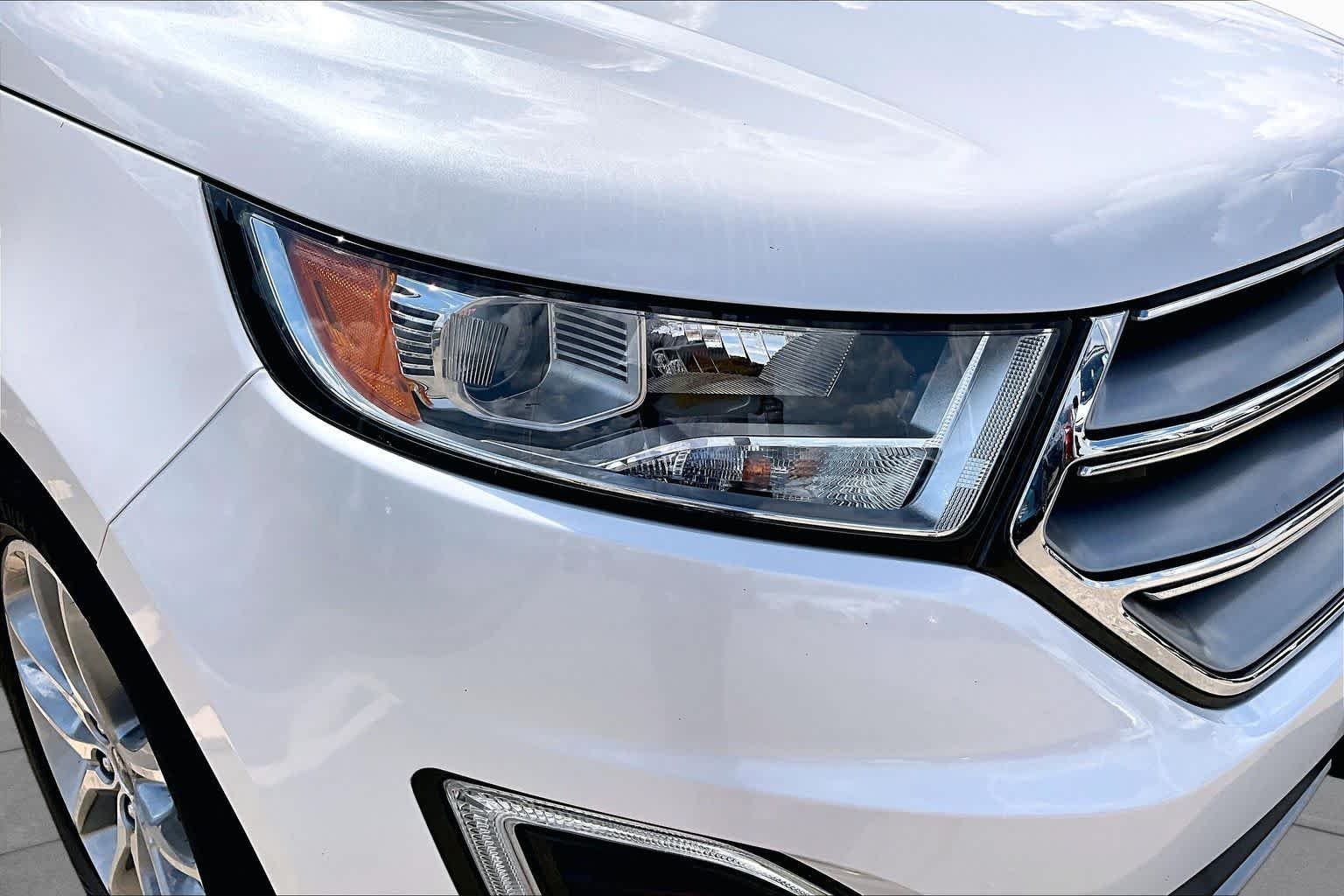 Used 2018 White Platinum Metallic Tri-Coat Ford Titanium image 28