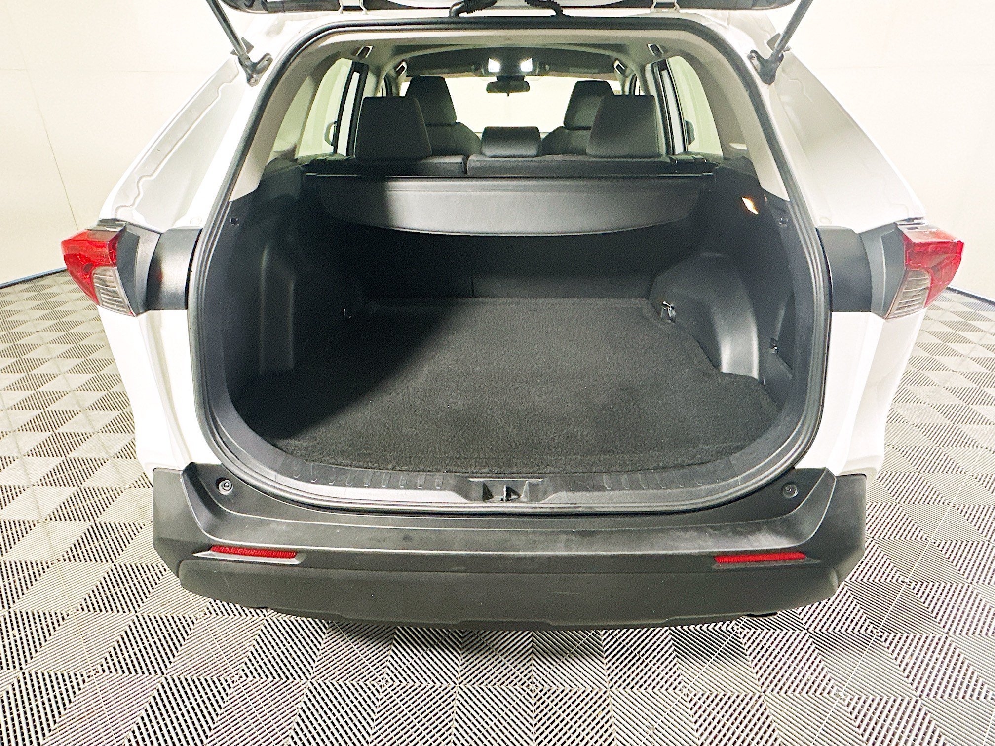 Used 2021 Super White Toyota XLE image 31