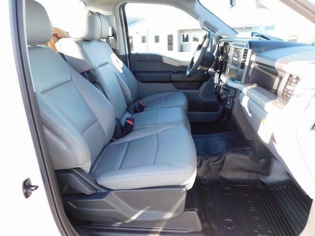 2024 Ford F-350 Super Duty Chassis Cab XL - Photo 15