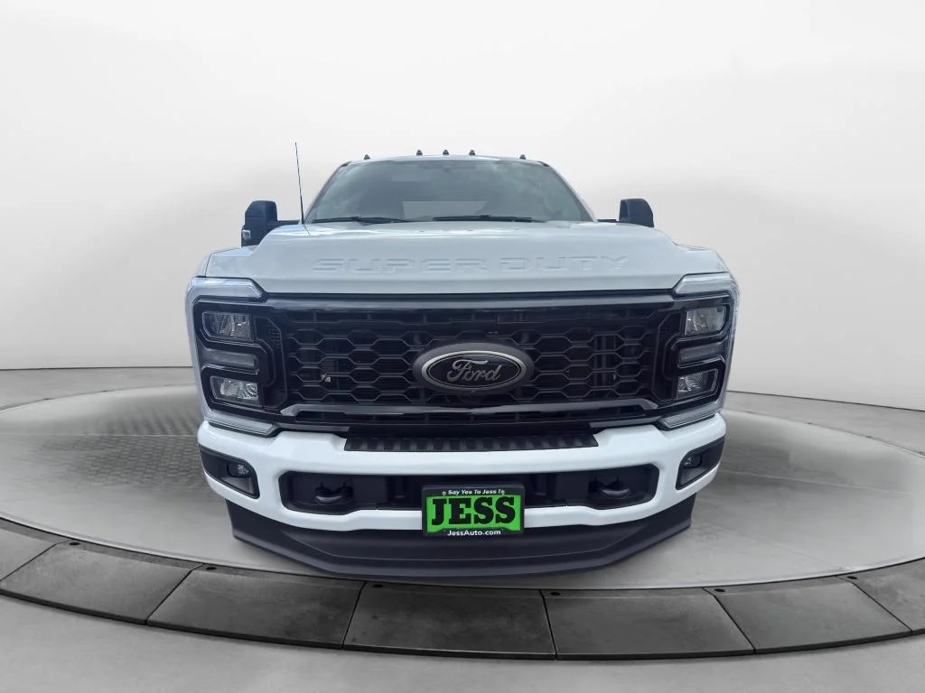 Certified Used 2025 Oxford White Ford LARIAT image 9