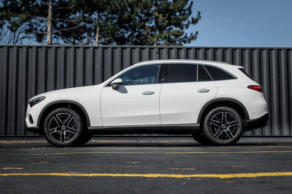 New 2027 Polar White Mercedes-Benz GLC 300 image 37