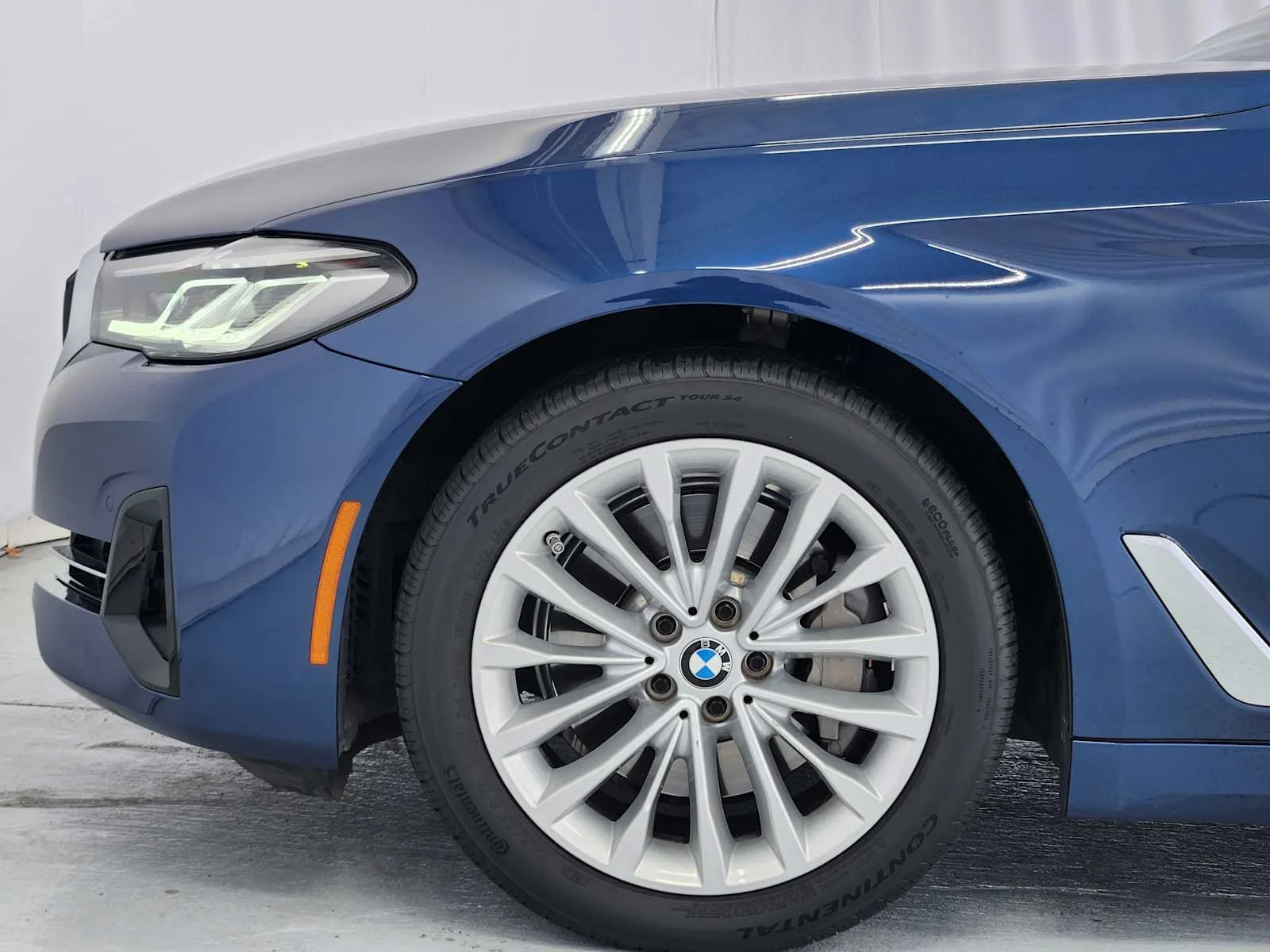 Used 2021 Phytonic Blue Metallic BMW 530i image 10