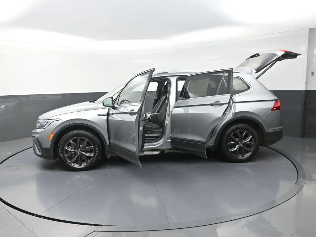 Used 2024 Silver Volkswagen 2.0T SE image 32