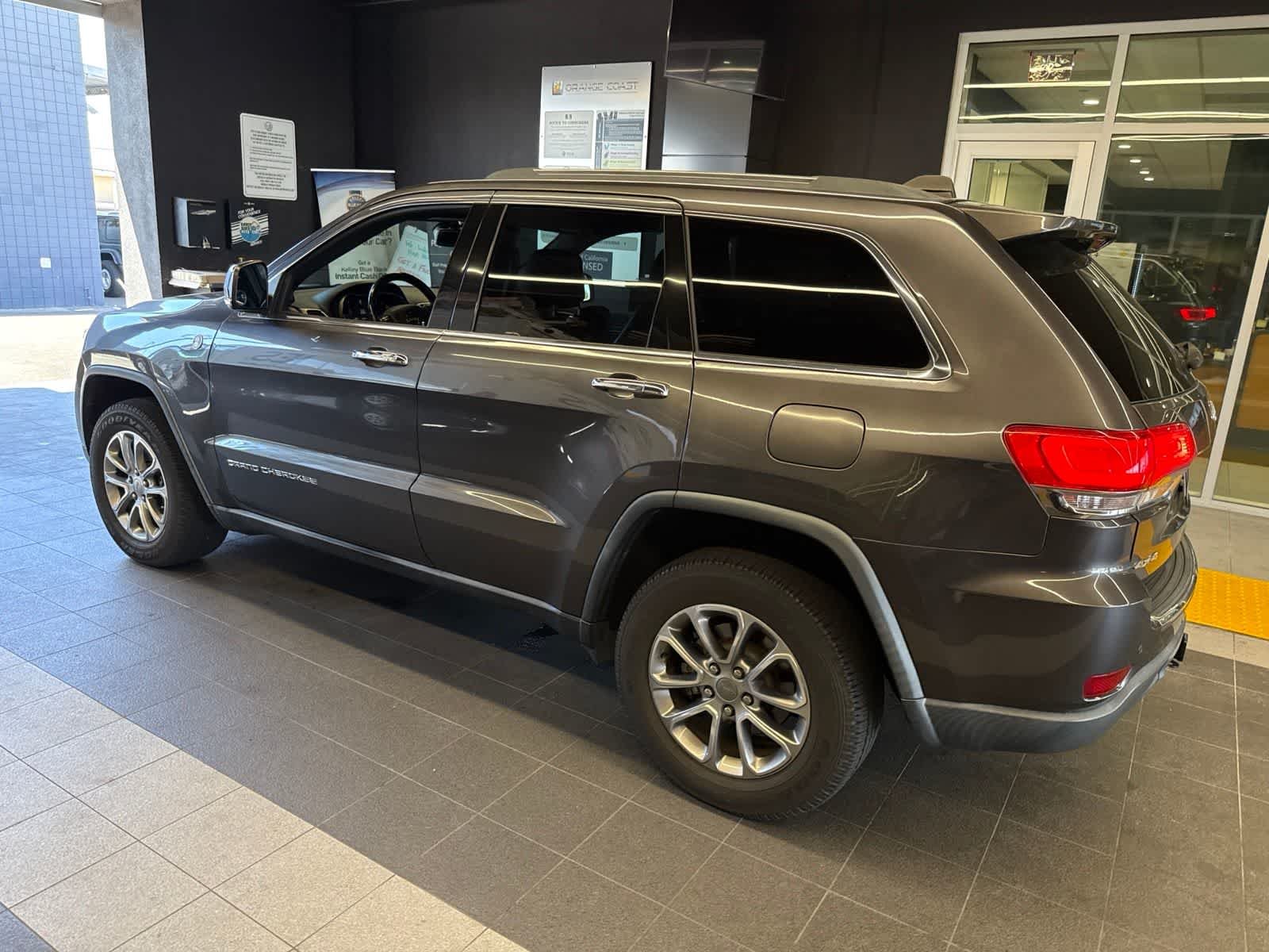 Used 2016 Granite Crystal Metallic Clearcoat Jeep Limited image 16