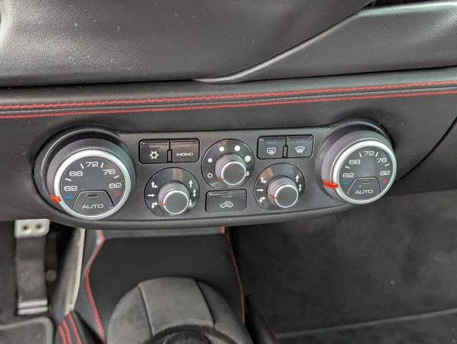 Used 2018  Ferrari Base image 30