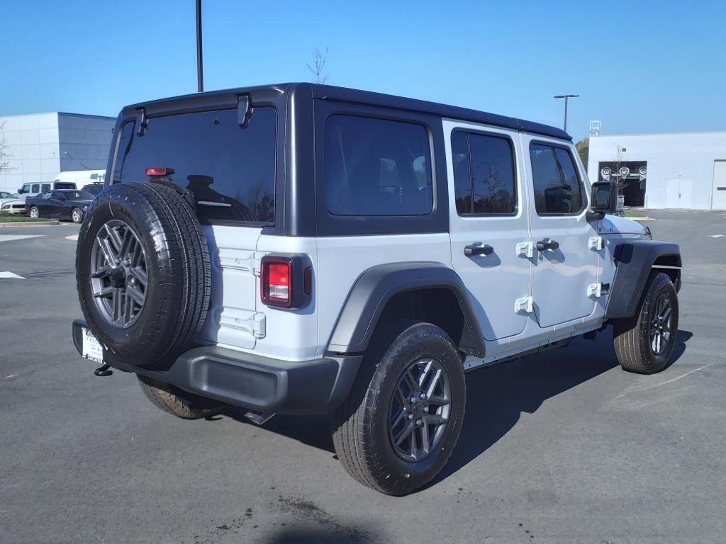 New 2025 Bright White Clear-Coat Exterior Paint Jeep Sport S image 18