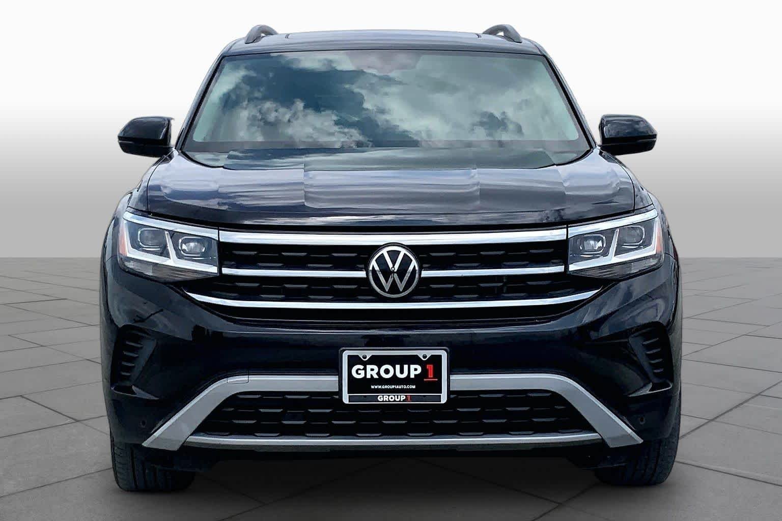 Used 2022 Deep Black Pearl Volkswagen 2.0T SE w/Technology image 4