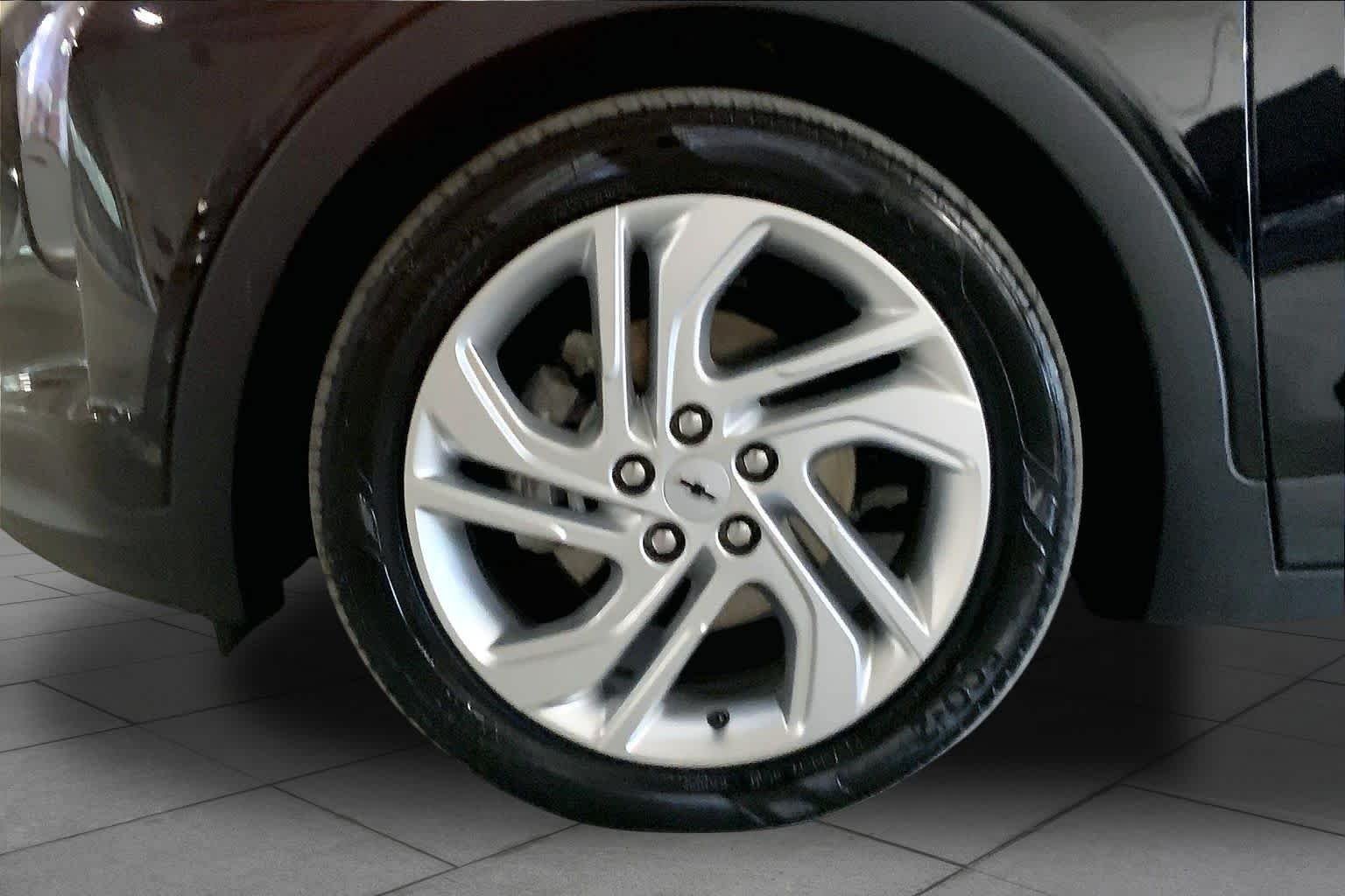 Used 2023 Mosaic Black Metallic Chevrolet 1LT image 10