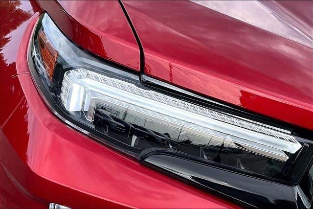 Used 2023 Red GMC Denali image 29