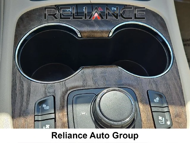 Used 2023 White GMC Denali image 30