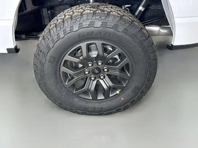 New 2026 Oxford White Ford Tremor image 33