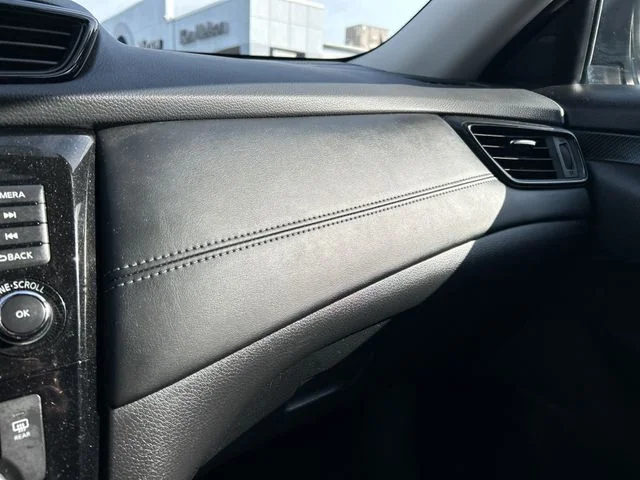 Used 2018 Magnetic Black Nissan SL image 38
