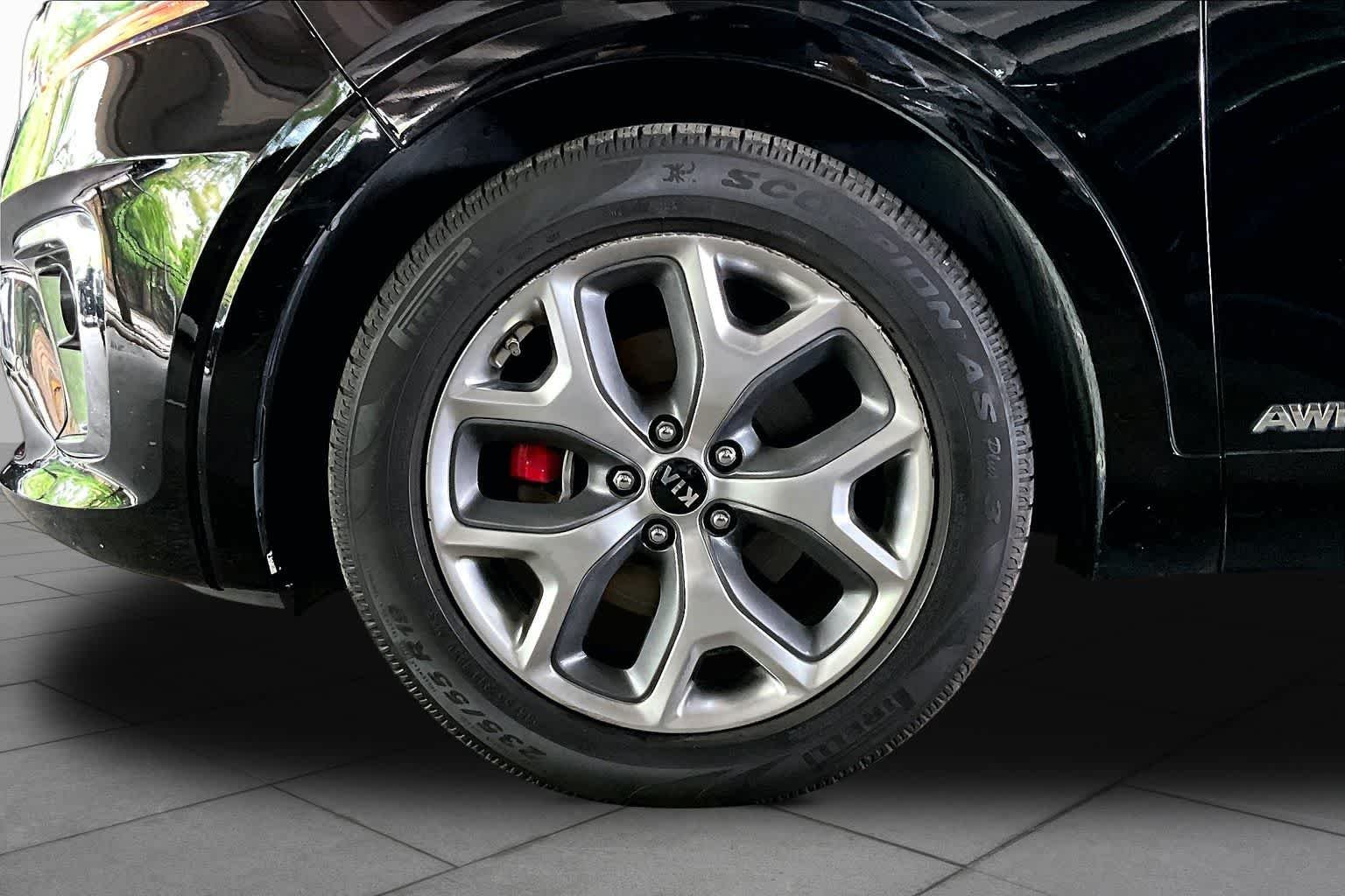Used 2019 Ebony Black Kia SX V6 image 10
