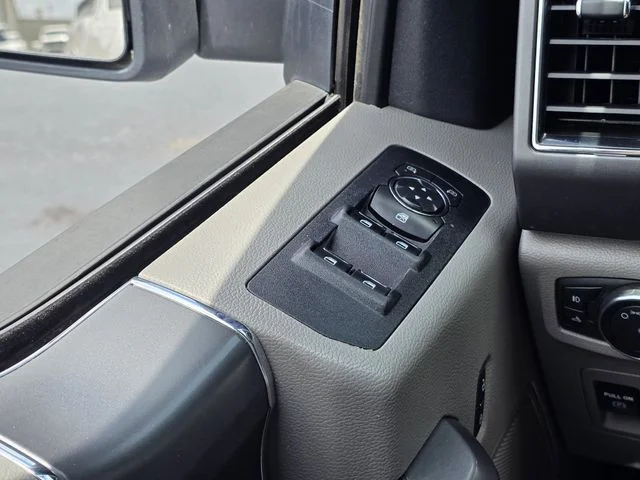 Used 2020 Oxford White Ford XLT image 15