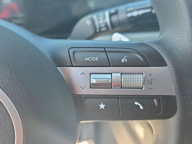 Used 2025 Silver Hyundai SEL image 18