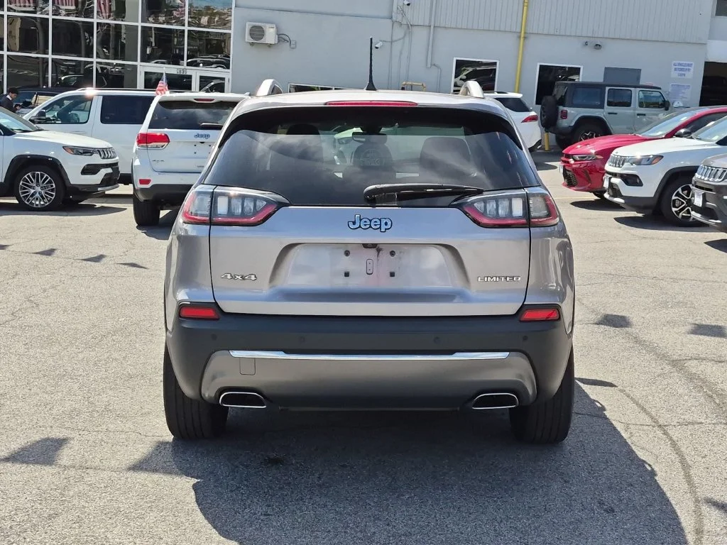 Used 2020 Silver Jeep Limited image 6