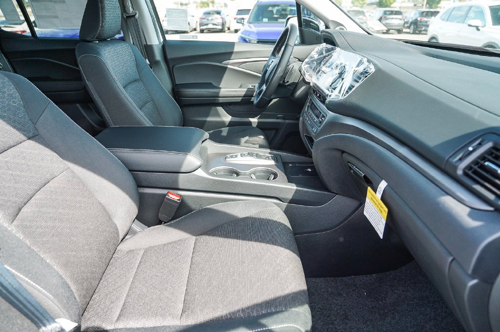 2025 Honda Ridgeline Sport - Photo 32