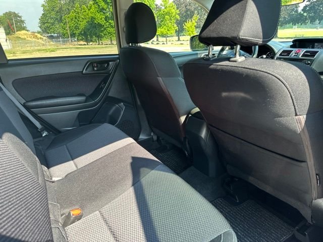 Used 2018 Ice Silver Metallic Subaru 2.5i Premium image 24