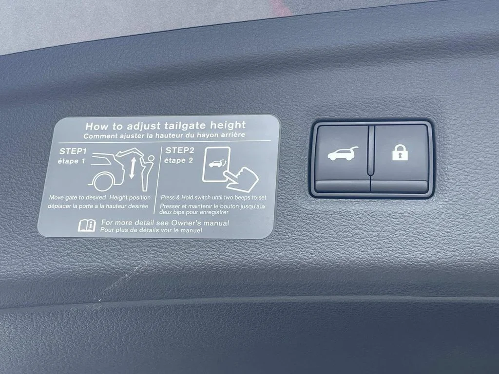 Used 2025 Gray INFINITI SPORT image 9