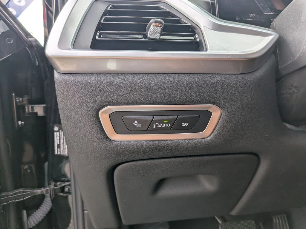 Used 2024 Black BMW xDrive40i image 25