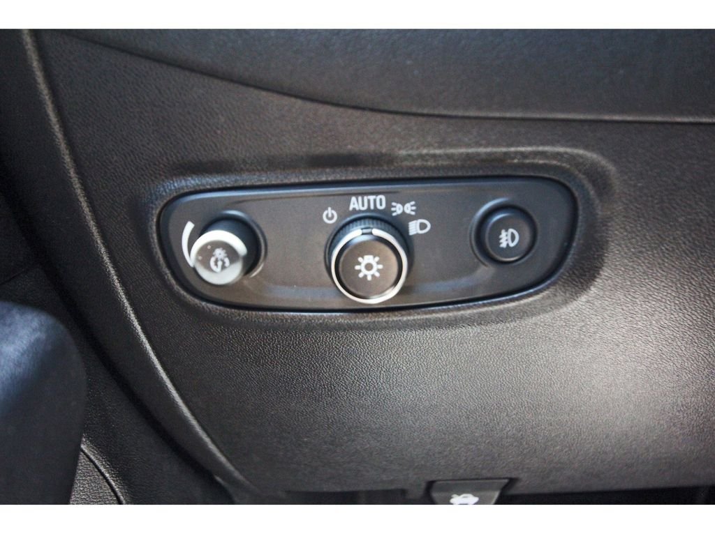 Used 2021 White Chevrolet Premier image 20
