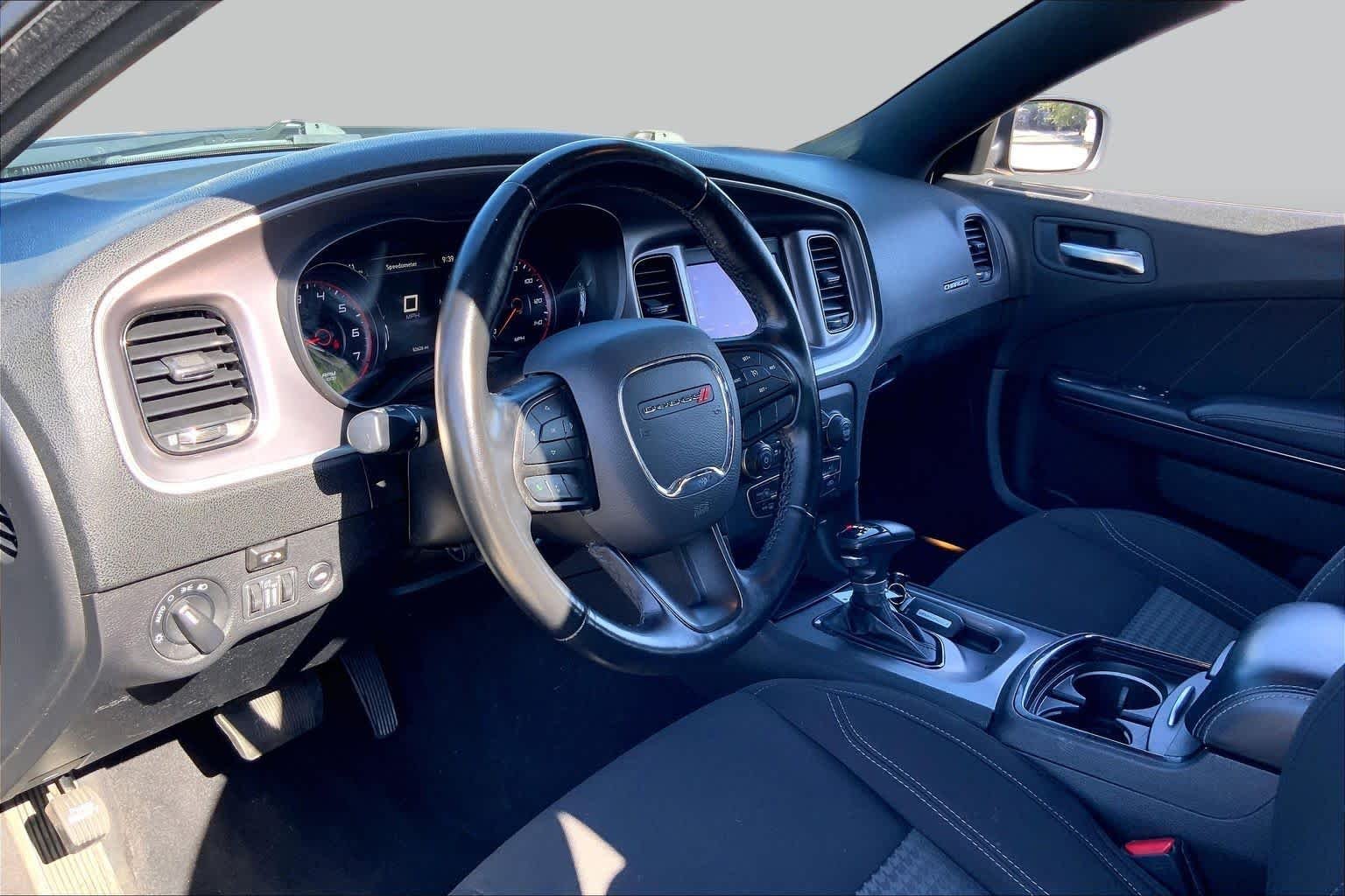 Used 2022 Granite Pearlcoat Dodge SXT image 17