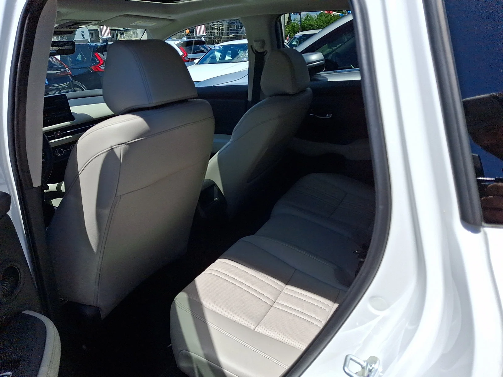 Used 2025 Platinum White Pearl Honda EX-L image 8