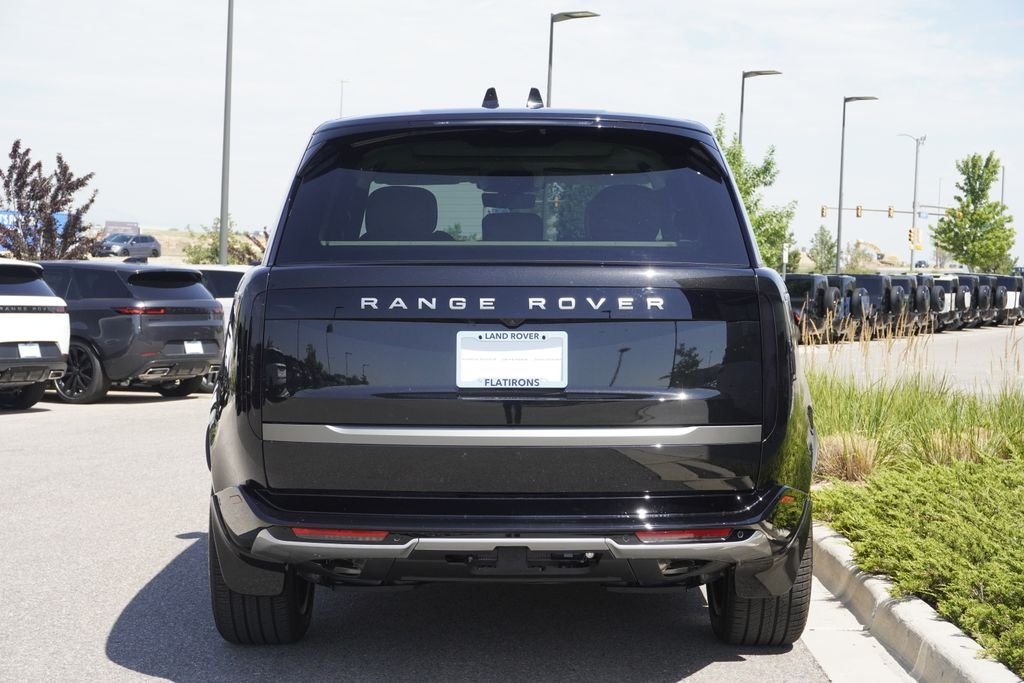 New 2026 Santorini Black Land Rover SE image 6