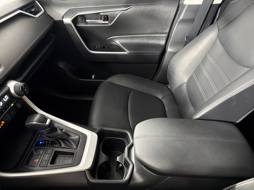 2021 Toyota RAV4 XLE Premium - Photo 19