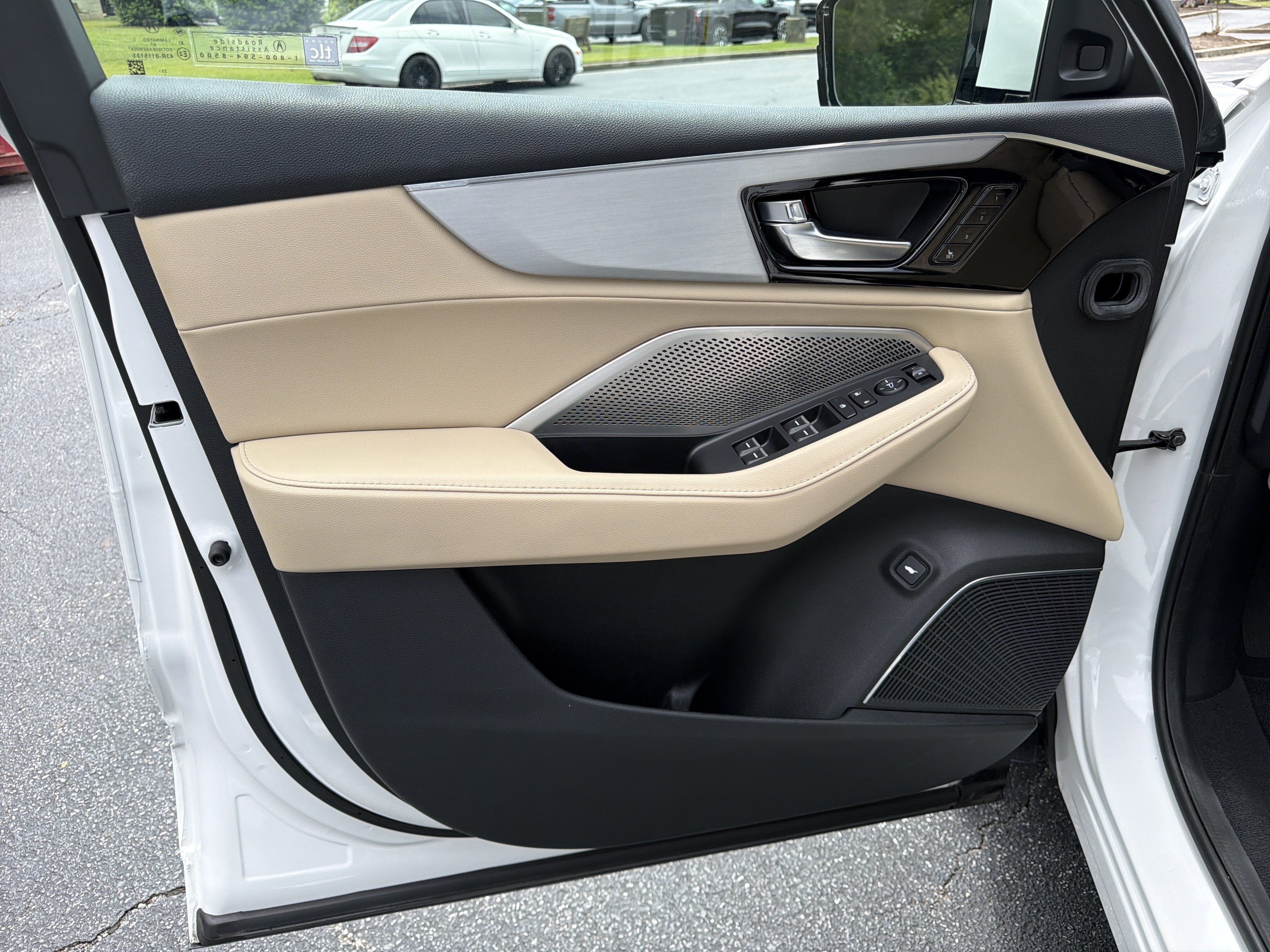 Used 2023  Acura  image 10