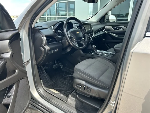 Used 2018 Brown CHEVROLET LT Cloth image 14