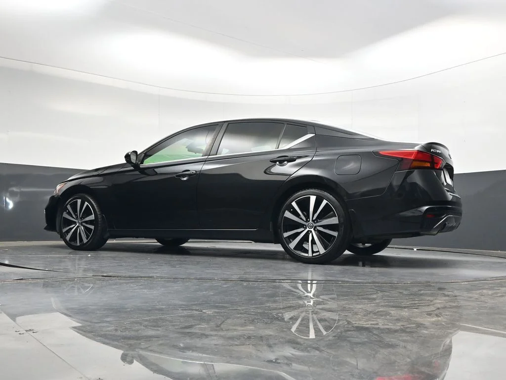 Used 2021 Black Nissan 2.5 SR image 48