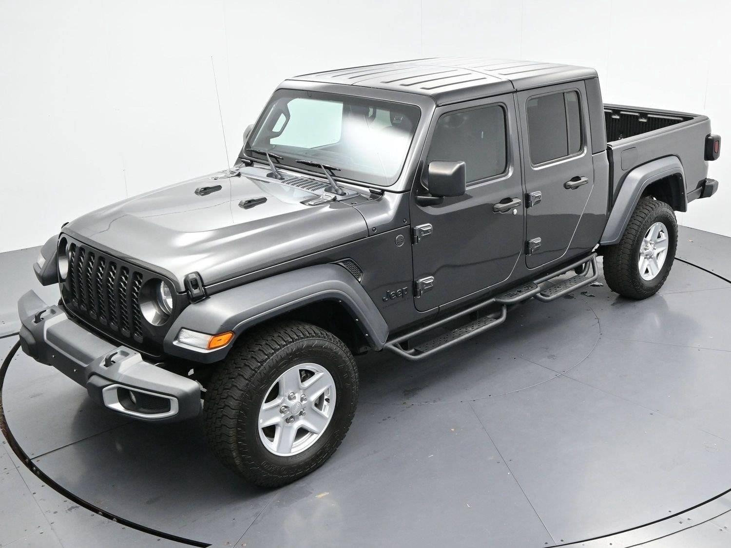 Used 2023 Granite Crystal Metallic Clearcoat Jeep Sport S image 34