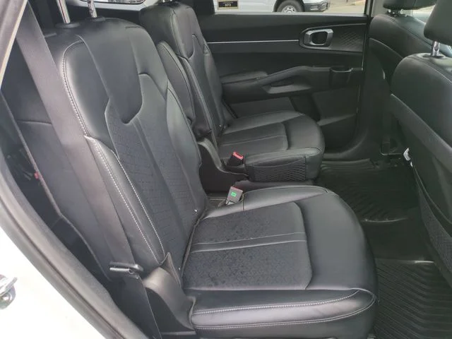 Used 2022 White Kia EX image 33