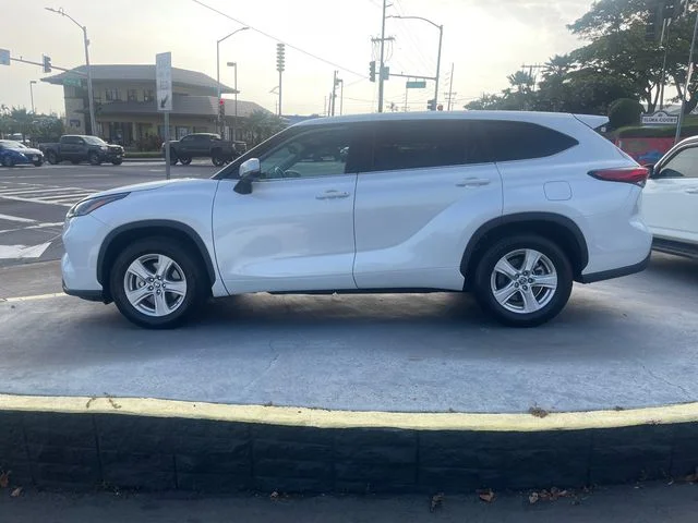 Used 2023 White Toyota LE image 3