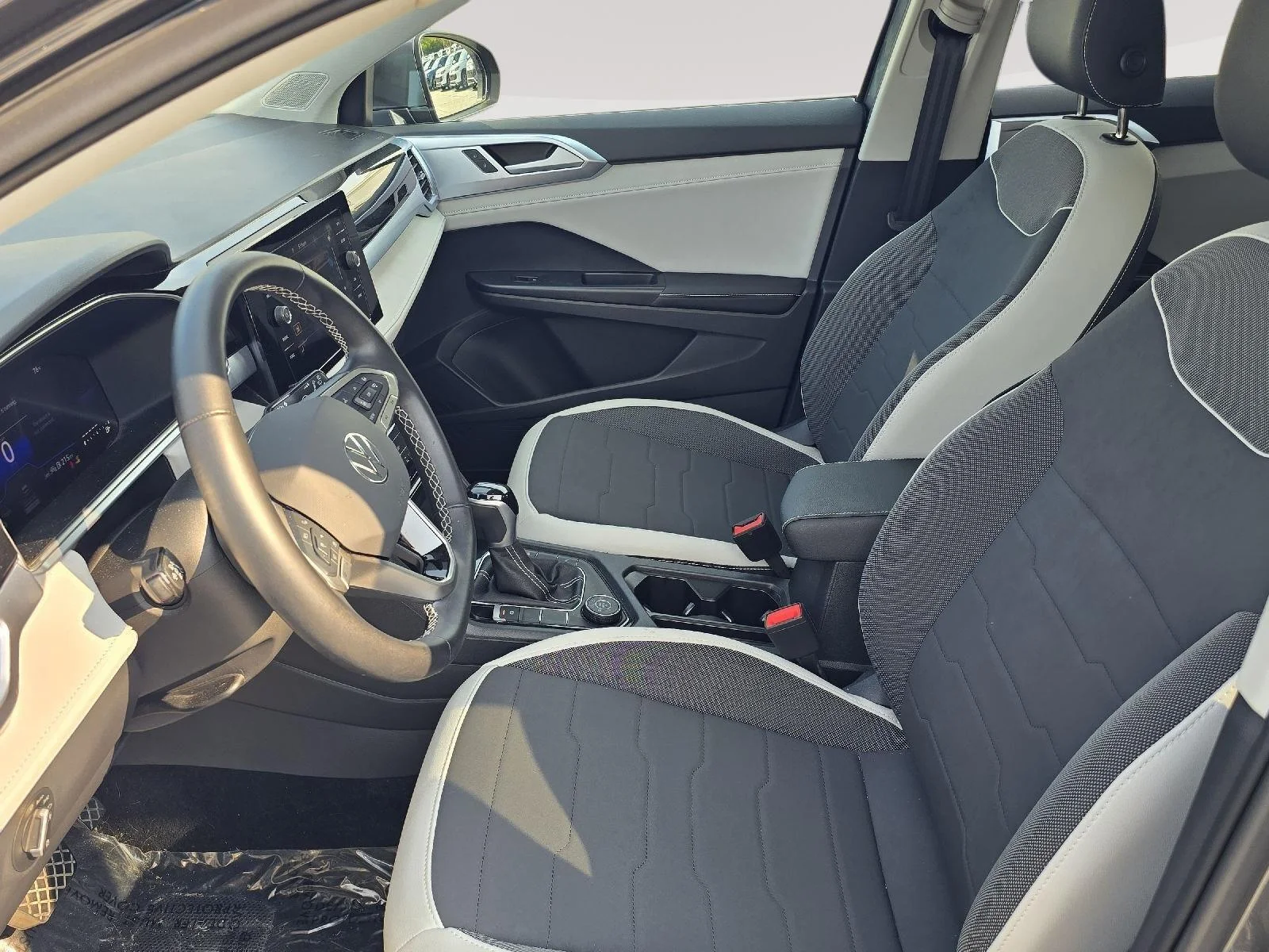 Certified Used 2025 GRAY Volkswagen SE image 4