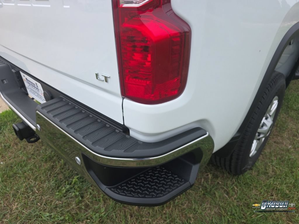 New 2026 Summit White Chevrolet LT image 10