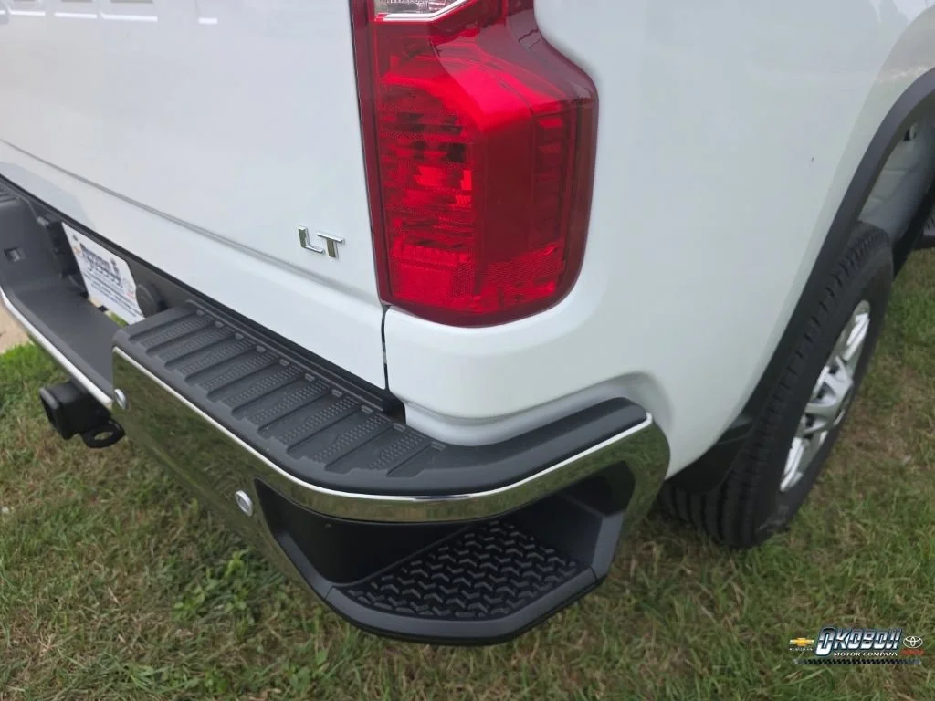 New 2026 Summit White Chevrolet LT image 10