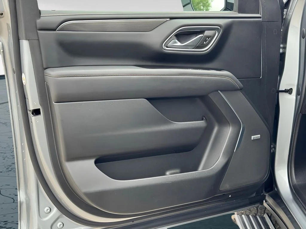 Used 2023 Silver GMC AT4 image 18