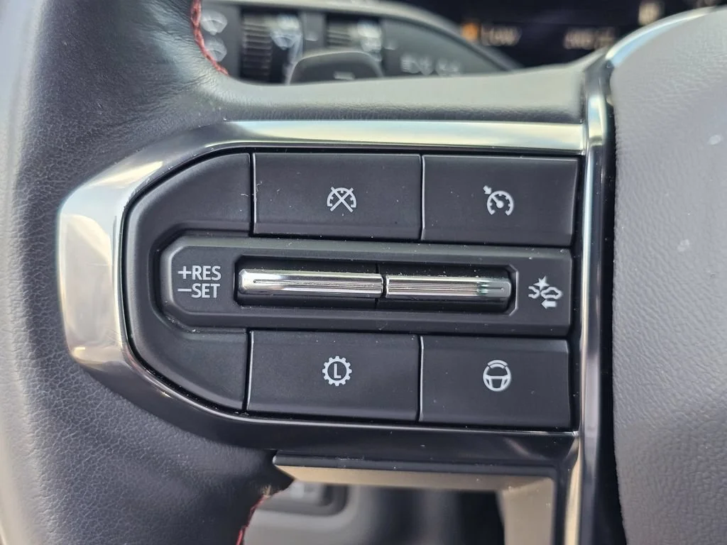 Used 2025 Onyx Black GMC AT4 Ultimate image 23