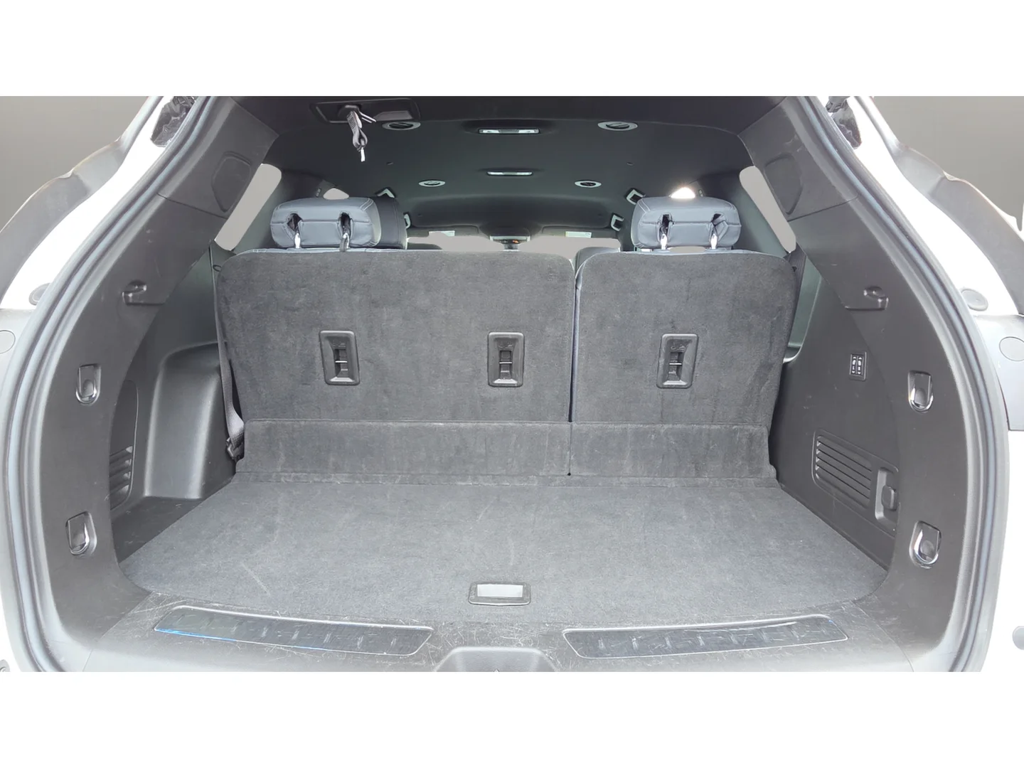 Used 2024 White Buick Premium Group image 14