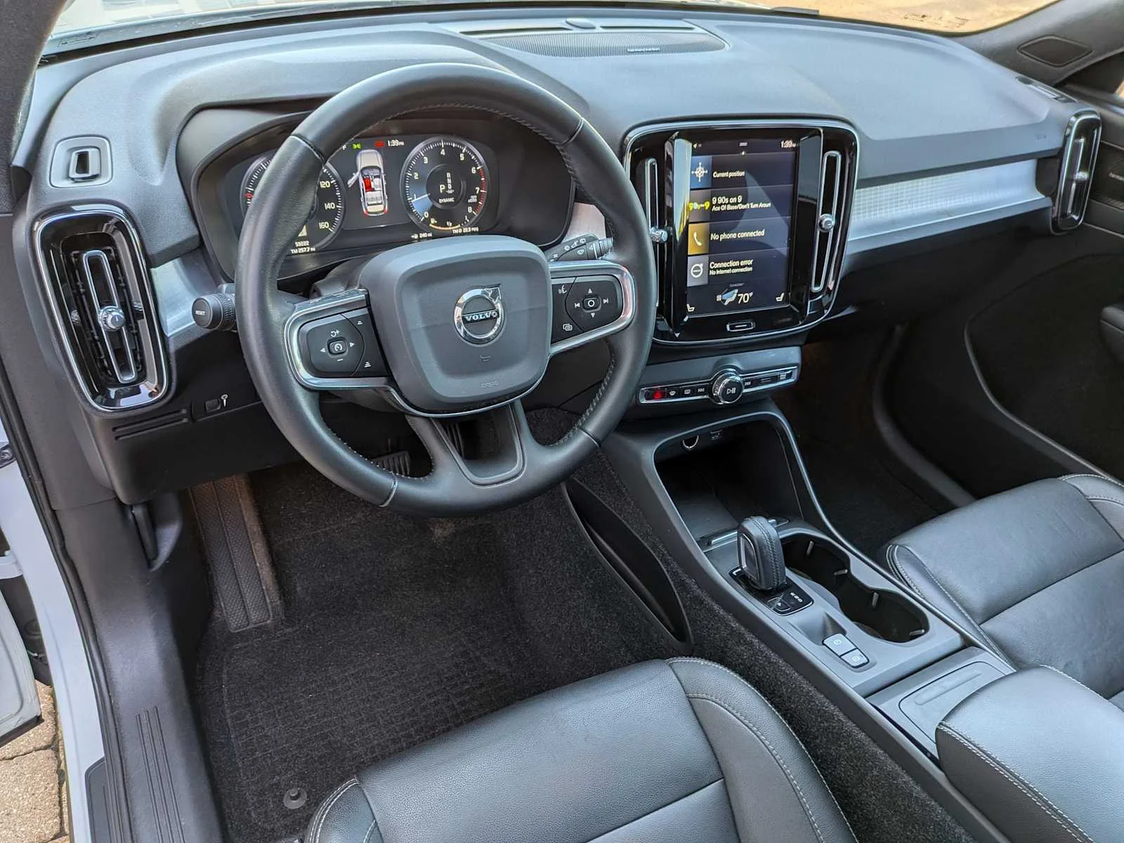 Used 2020 White Volvo Momentum image 10