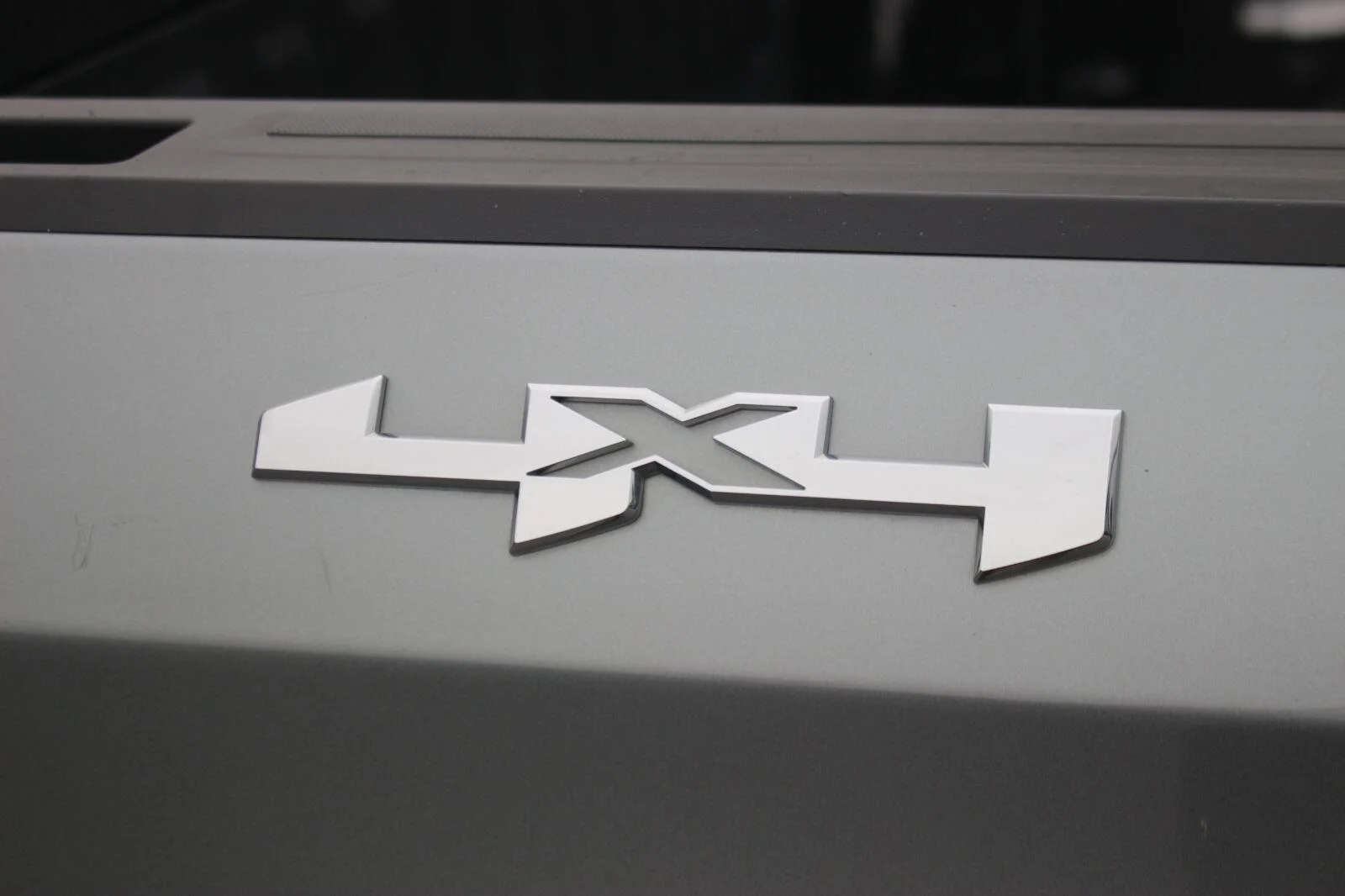 Used 2025 Sterling Metallic GMC SLT image 10