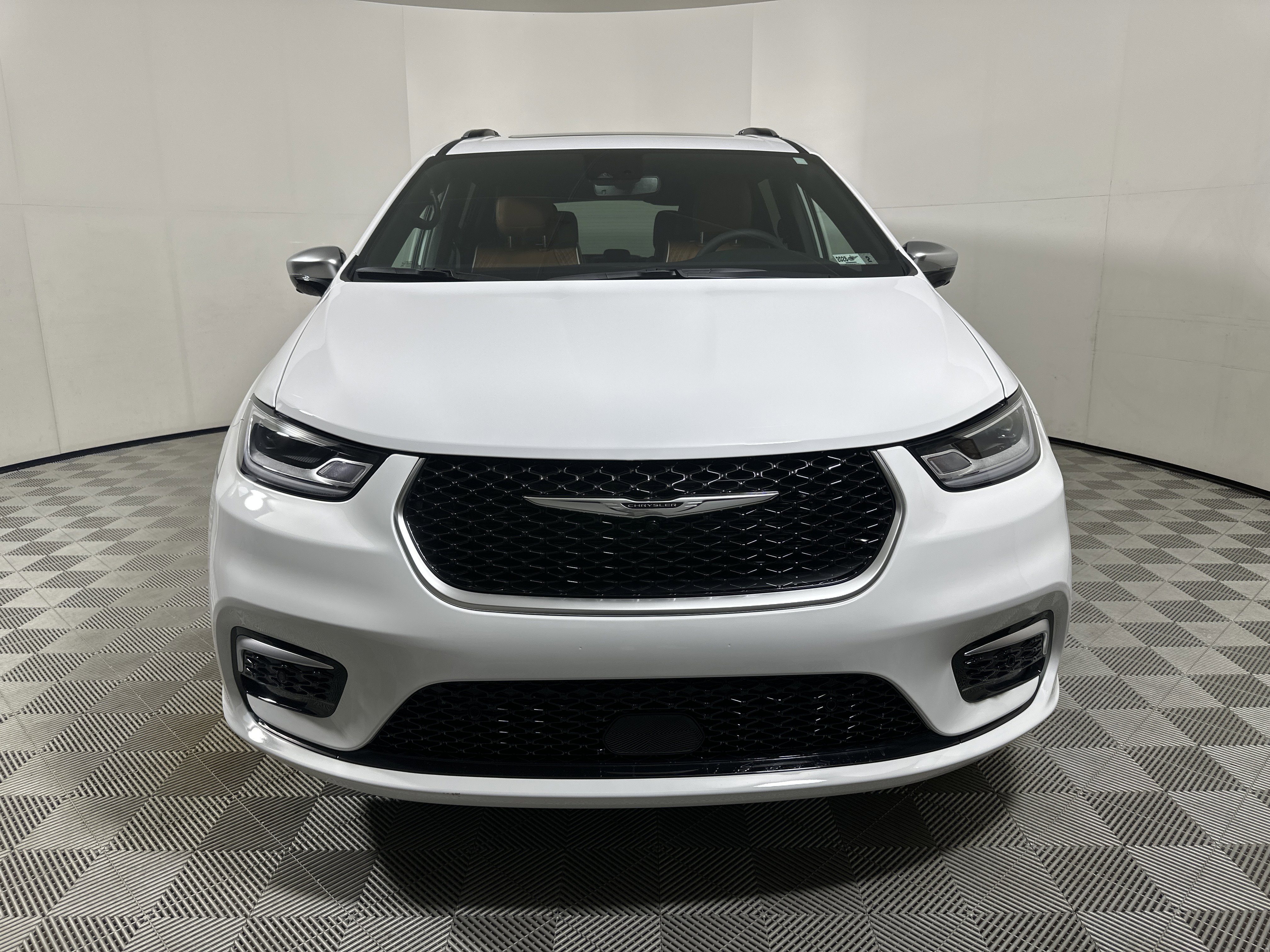 New 2026 Bright White Clear-Coat Exterior Paint Chrysler Pinnacle image 2